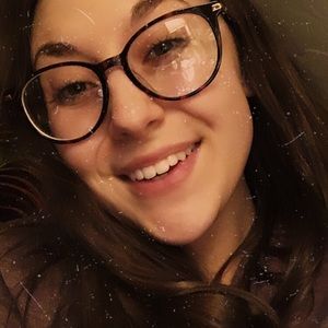 Meet your Posher, Cassandra